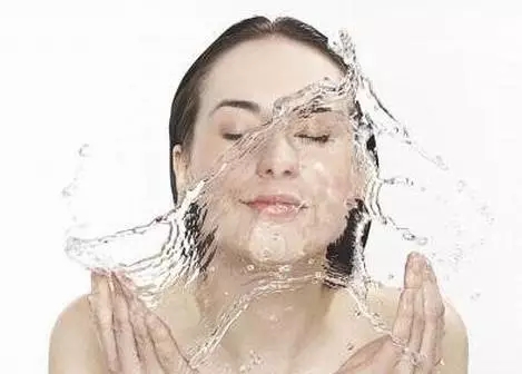 水光针解决你的皮肤抑郁症